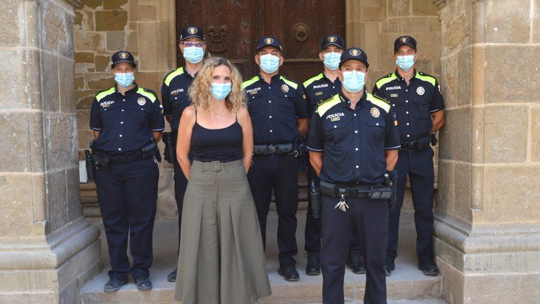 L'alcaldessa amb els agents del cos
