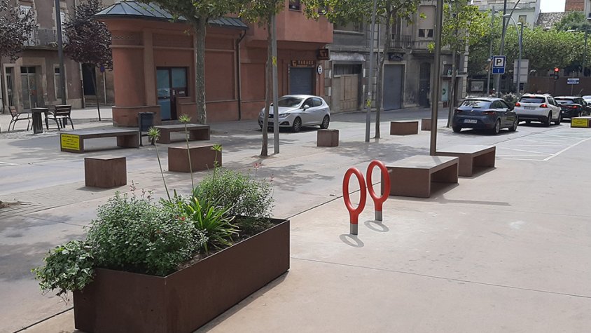 Imatge de nous aparcabicis instal·lats la setmana passada