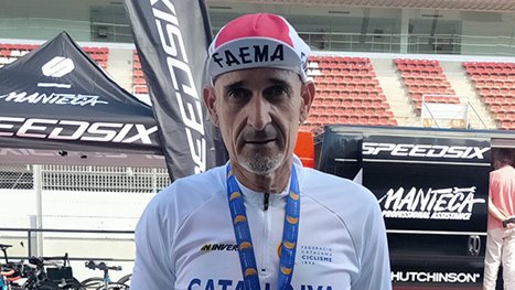 Manel Seco lluïnt la medalla
