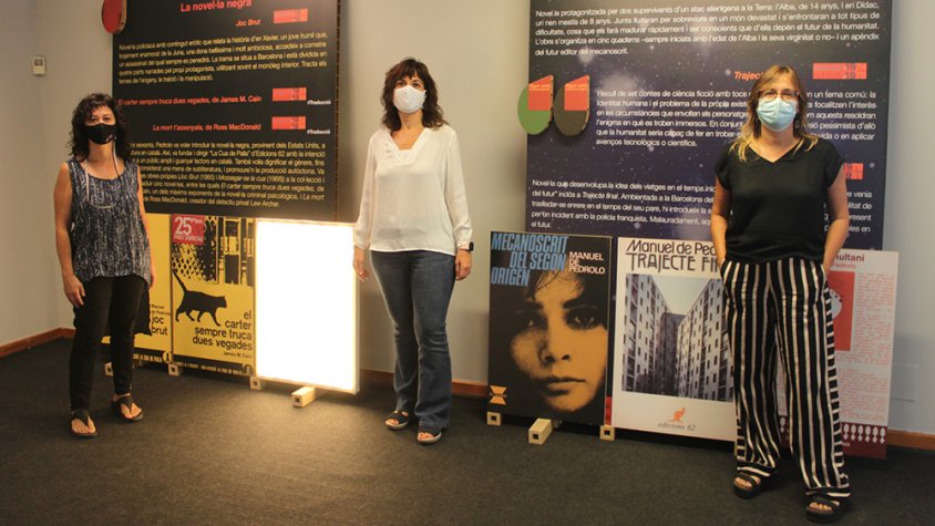 Presentació avui als mitjans de comunicació amb Alba Pijuan Vallverdú, comissària de l’exposició i alcaldessa de Tàrrega; Carme Bergés, directora de la mostra i del Museu Comarcal de Cervera; i l’escenògrafa Alba Cuñé