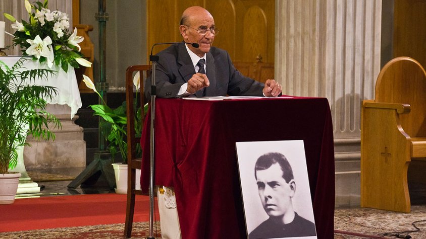 Joan Novell Balagueró presentant a la Parroquial el llibre del Beat Ferran Saperas