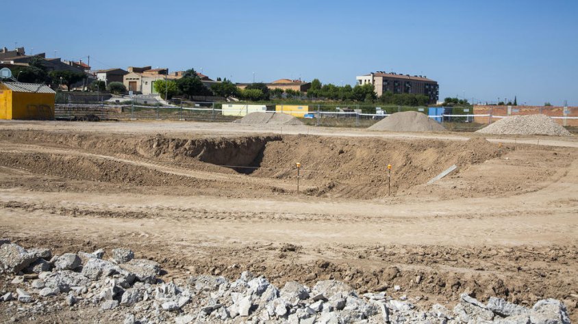 Els treballs de construcció de la primera piscina de Vilagrassa