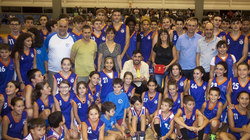 El CN Tàrrega va homenatjar Pierre Oriola al seu pavelló quan es va proclamar campió del món