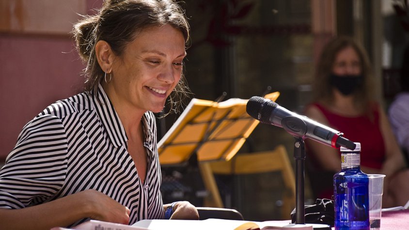 Natàlia Lloreta durant la presentació del llibre del centenari de l'Ateneu
