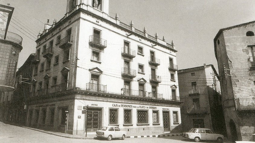 Edifici de Caja de Pensiones para la Vejez y de Ahorros, inaugurat l'any 1956
