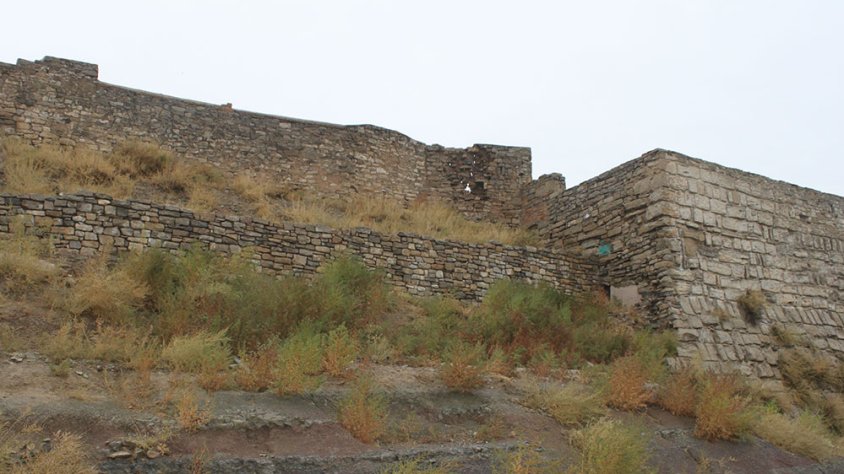 El mur sud del monument
