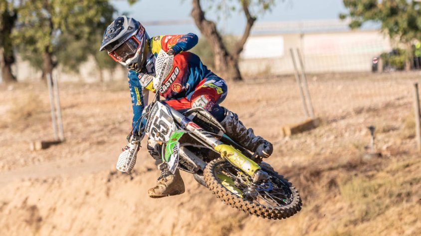Carlos Prat, del Moto Club Segre, durant la prova d’MX85 juvenil, en la qual va ser segon
