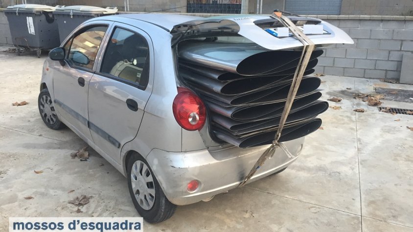 El vehicle del detingut amb el maleter carregat