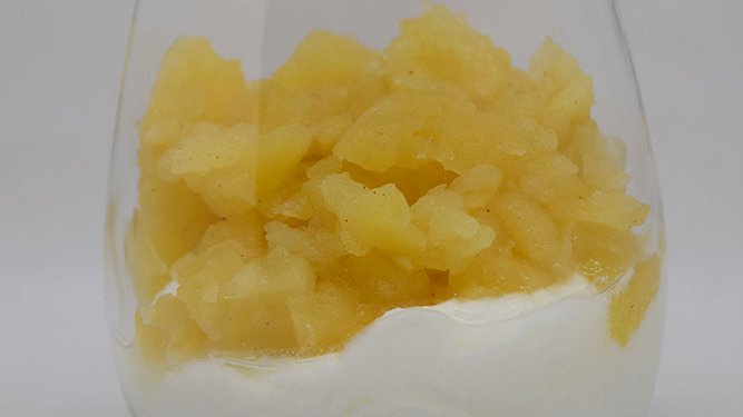 Postres de poma en vas, una proposta per a qualsevol hora