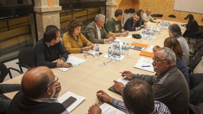 Un moment de la reunió d'ahir entre Agricultura i alcaldes de l'Urgell