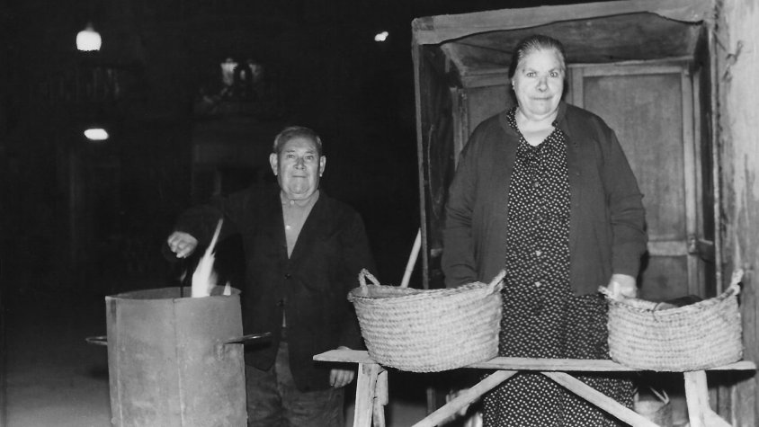 Venda de castanyes als anys seixanta per la família Bonjoch, àlies 'Els Turuts'