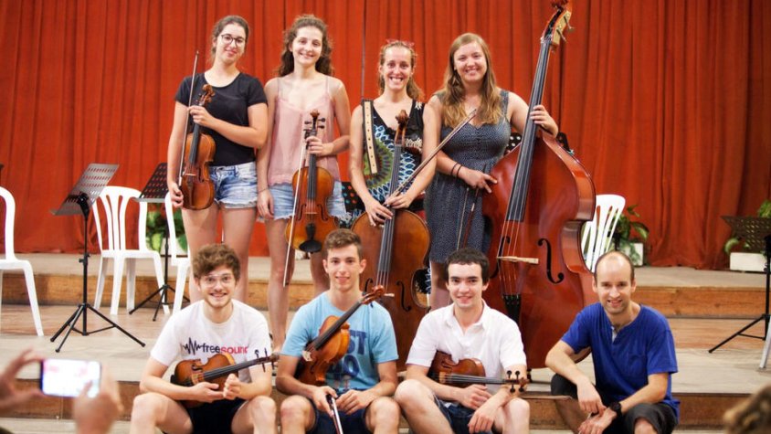 Un assaig amb part dels integrants de la nova Orquestra de Cambra de la Catalunya Interior