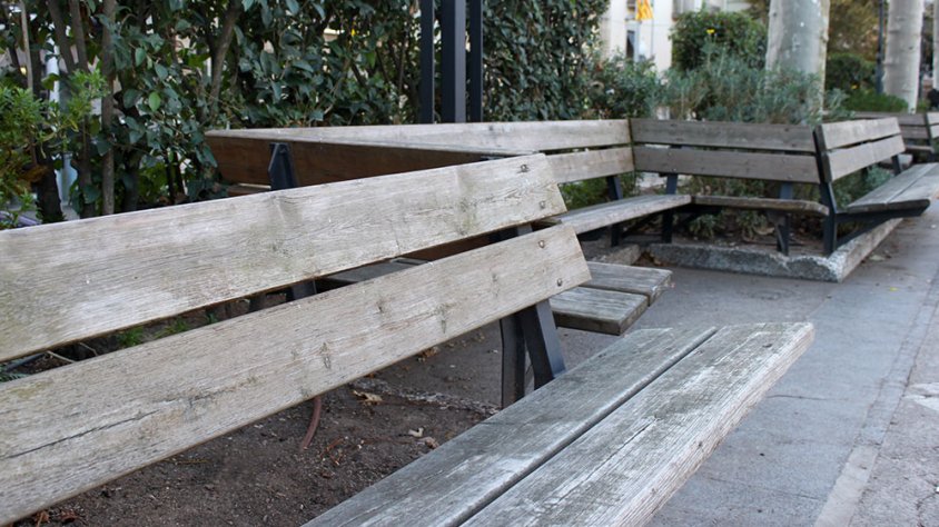 Els bancs que envolten el Pati