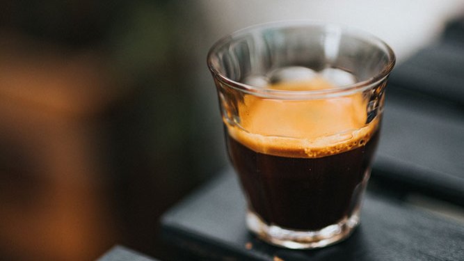 Reduir el consum de cafè, per exemple, pot ajudar a reduir-ne els símptomes