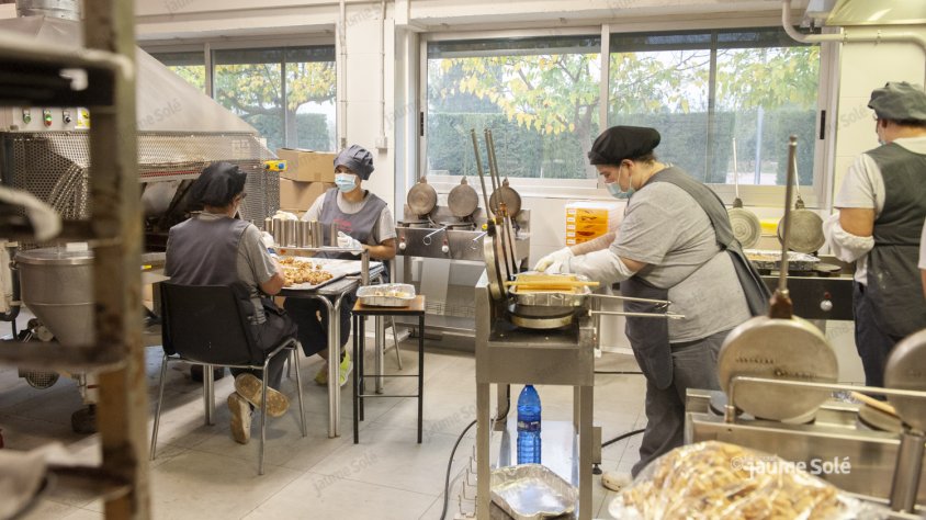 Treballadores d'El Rosal aquest matí a l'obrador