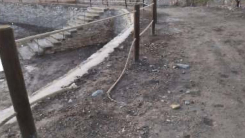 Tanca perimetral trencada per vandalisme a Belianes