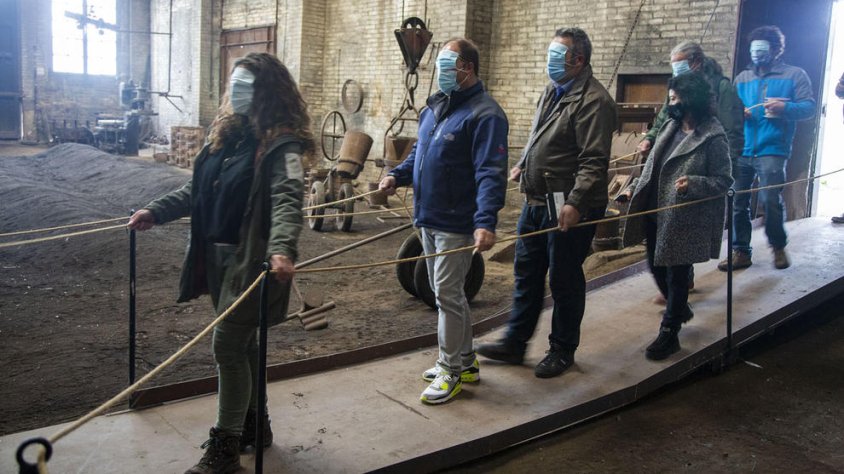 Els alumnes de l’Escola Ondara van visitar la fàbrica amb doble mascareta per explorar els sentits