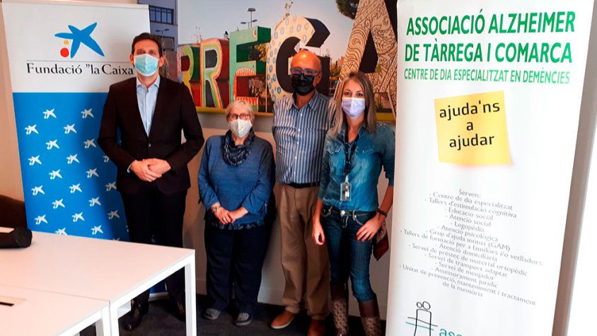 Moment de la signatura de la donació