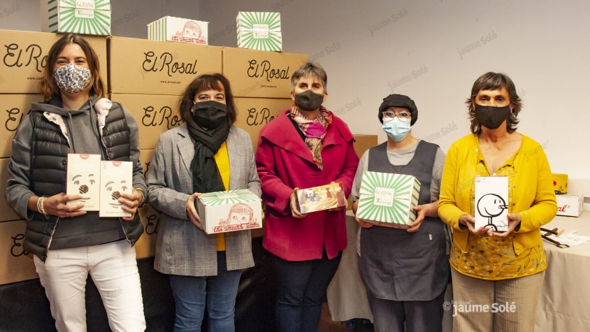 Responsables del Grup Alba i l'obrador amb Montse Serra Camps, néta de Josep Serra