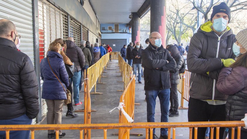 Imatge de les cues de dissabte al matí