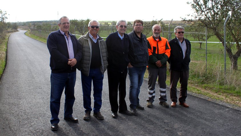 El regidor de Serveis Municipals, Josep Castelló, ha visitat la via rural arranjada amb representants de l’Associació de Propietaris de Finques Rústiques de Tàrrega