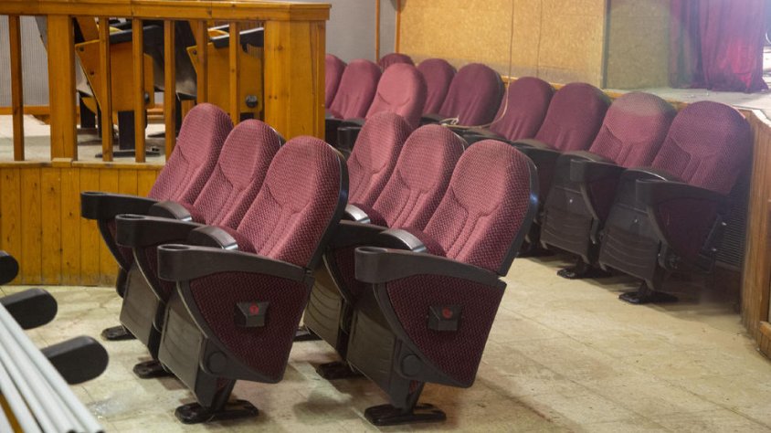 Algunes de les butaques de sales de Barcelona donades a Maldà