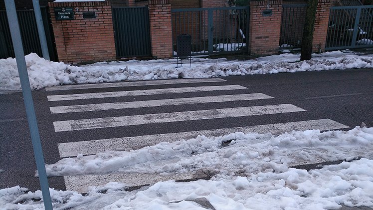 Una de les rampes d'un pas de vianants del carrer La Plana aquest divendres