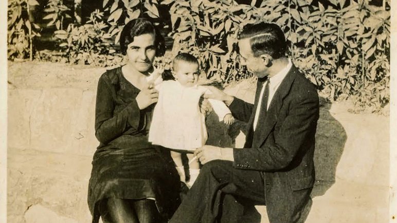 Na Maria Pedró i el seu marit, Josep Rosell, amb la filla Rosa a Sant Eloi. Any 1931