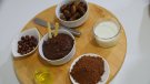 Crema de cacau amb avellanes, dàtils, llet i oli d'oliva, xocolata per untar feta a casa