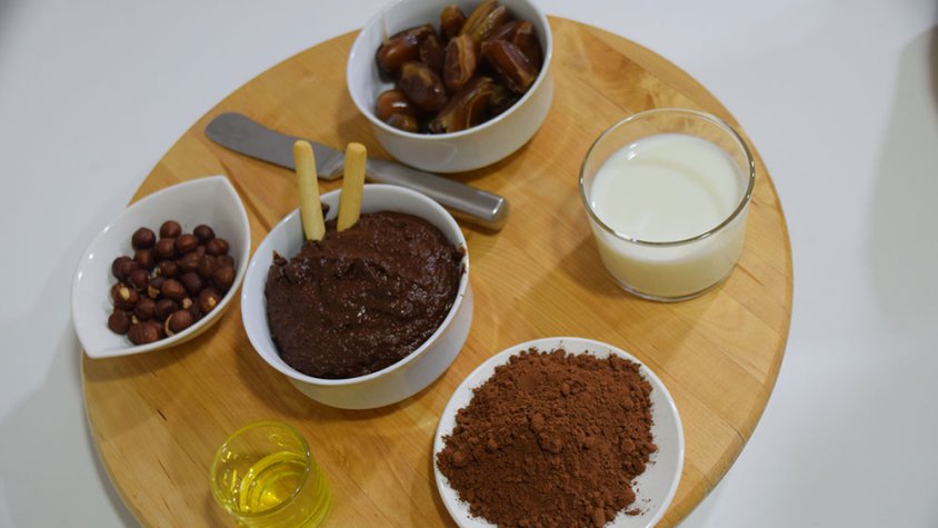 Els ingredients necessaris per elaborar la xocolata per untar i la xocolata un cop preparada