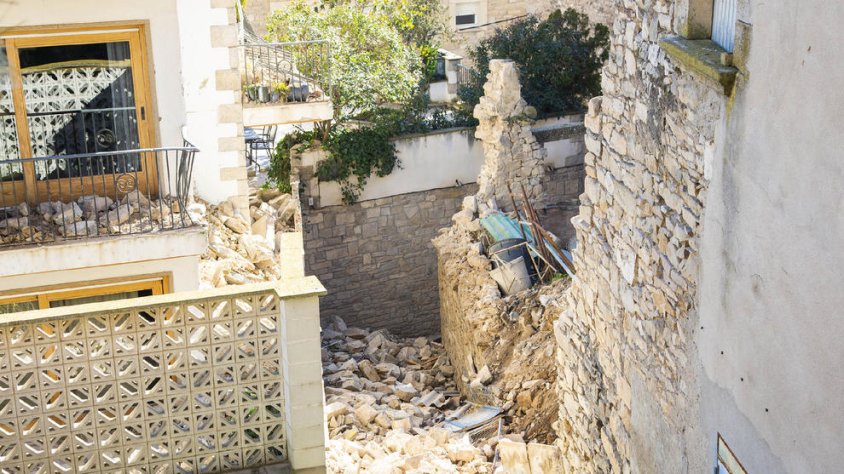 Pedres de gran mida van caure ahir sobre un habitatge del carrer Major del Talladell