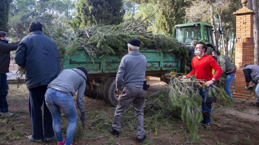 Els voluntaris que van participar en la neteja del parc