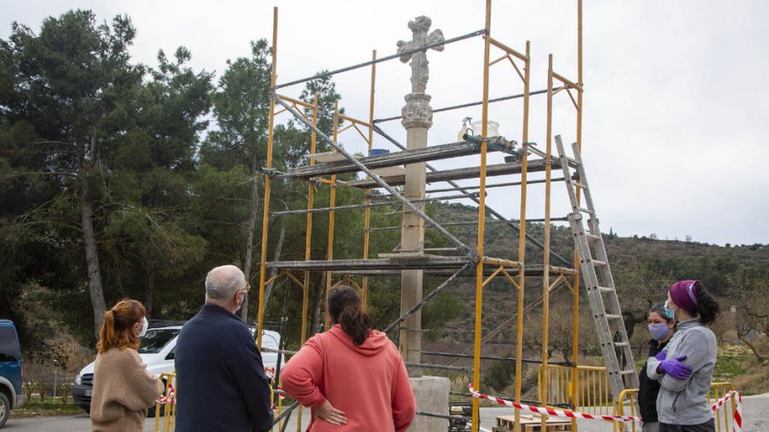 Dimecres es va reinstal·lar a l'emplaçament original la creu de terme després de la restauració