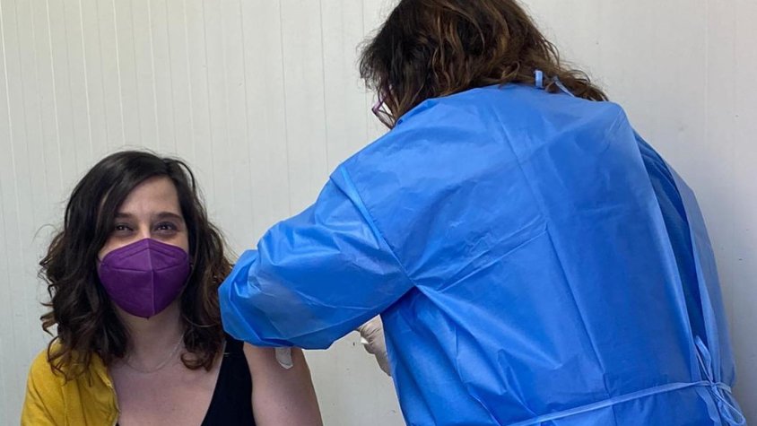 Marta Huguet Mas va ser una de les farmacèutiques que va rebre la primera dosi ahir