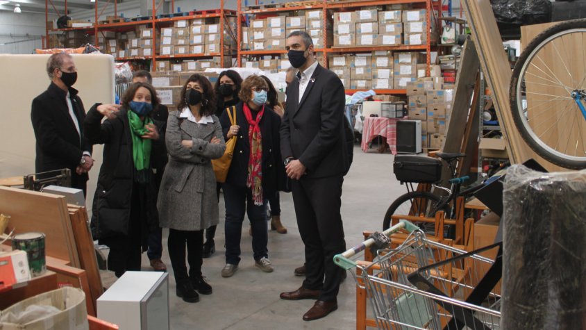 Moment de la visita del conseller Solé a Cartaes