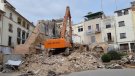Agramunt enderroca tres edificis en mal estat per ampliar l'aparcament municipal Viladàs