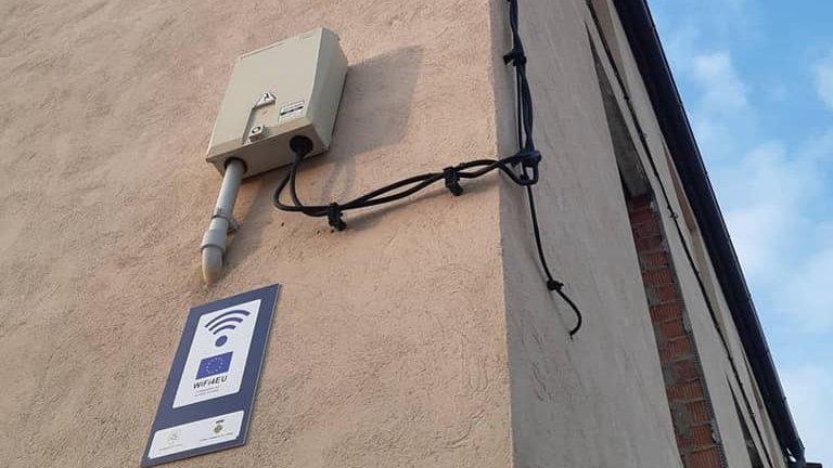 Un dels punts wifi que s'han instal·lat a la Fuliola