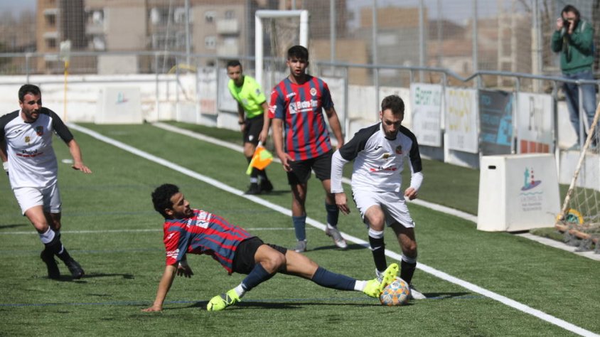 Una acció de perill en una de les àrees d’un derbi provincial que va acabar sense gols