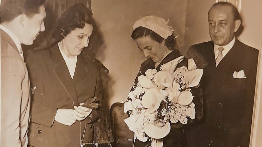 27 d'abril de 1953, na Maria Pedró amb la seva filla i núvia Rosa Rosell, i el seu cunyat Anton Bonastre