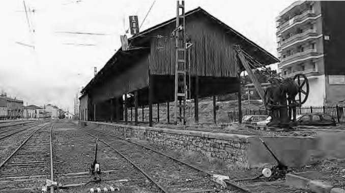 Els molls de la via abans de l'inici de la rehabilitació. 1997