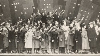 Foto de producció de "The Great American Public”, representada el 1935 al Biltmore Theatre de Nova York, inspirada en l'obra "The Phantom Public", de Walter Lipman