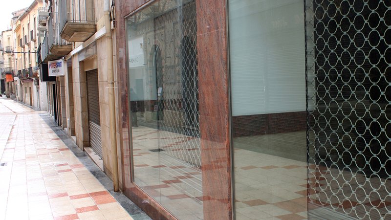 Un dels locals buits al centre de la ciutat