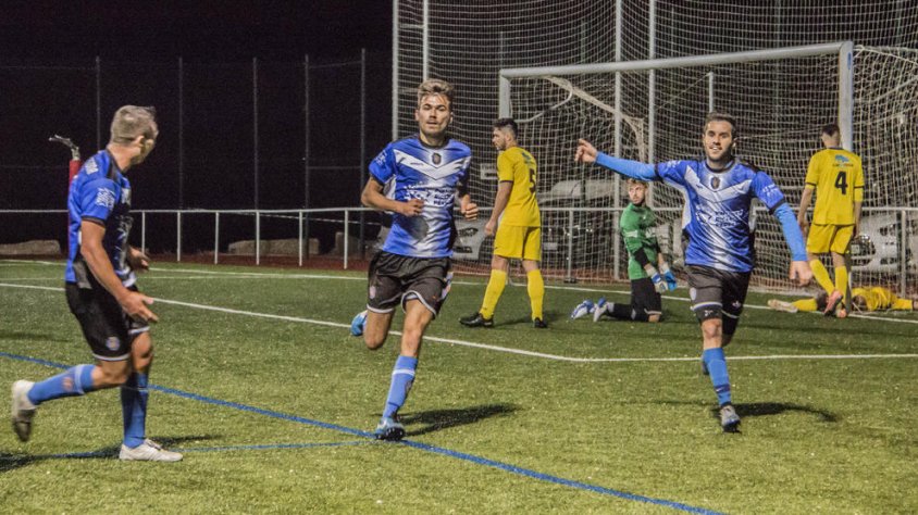 Els jugadors del Solsona celebrant un dels gols d'ahir