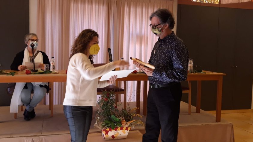 Albert Claramont recollint el guardó