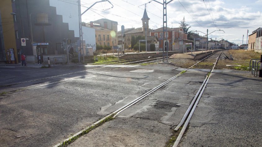 L'estat actual del ferm del pas a nivell de la C-14 a Tàrrega