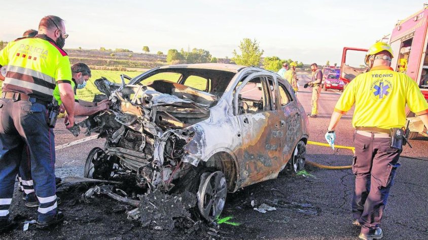 El vehicle en què viatjava la víctima es va incendiar