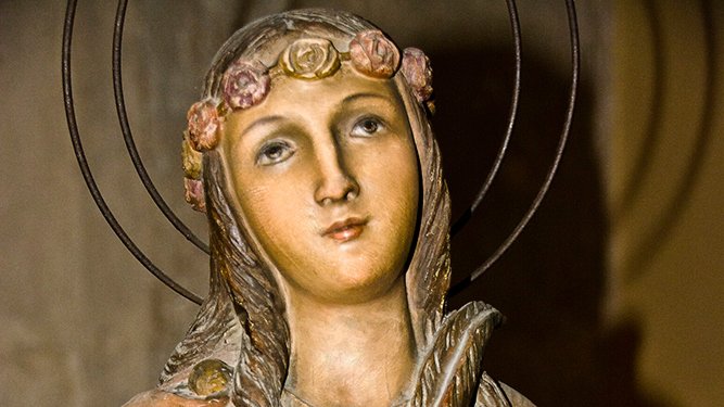 Un detall de la delicada imatge de santa Llúcia