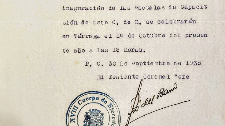 Carta signada pel tinent coronel en cap José del Barrio per la inauguració de les Escoles de Capacitació del XVIII Cos d'Exèrcit situades a l'edifici dels Escolapis. 30 de setembre de 1938