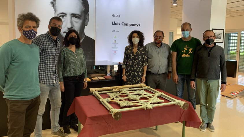 L’Espai Companys del Tarròs rep una part de la barana del pont on el president va ser lliurat a les autoritats franquistes