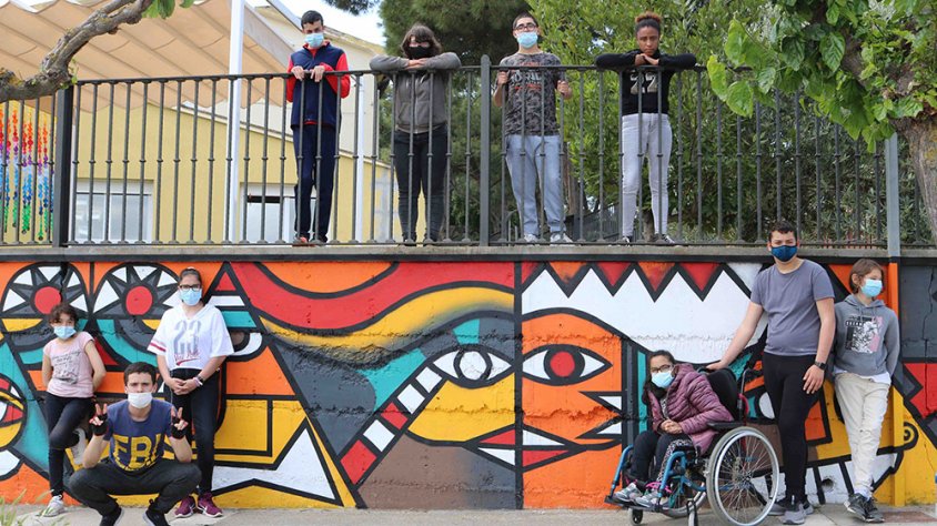 Nou mural a l'Escola Alba de Tàrrega que reivindica la diversitat i la inclusió